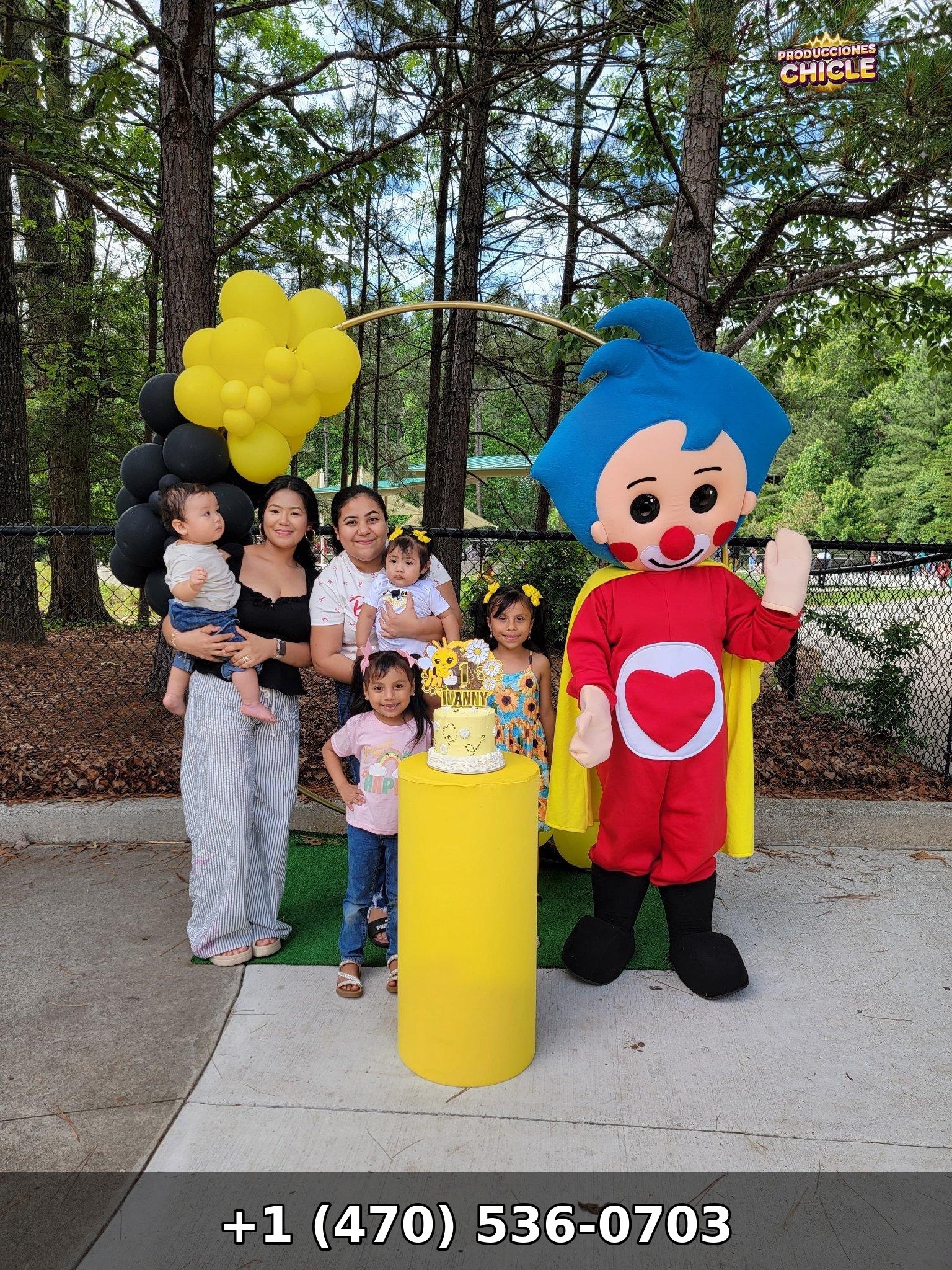 Botarga Chicle con familia en el parque